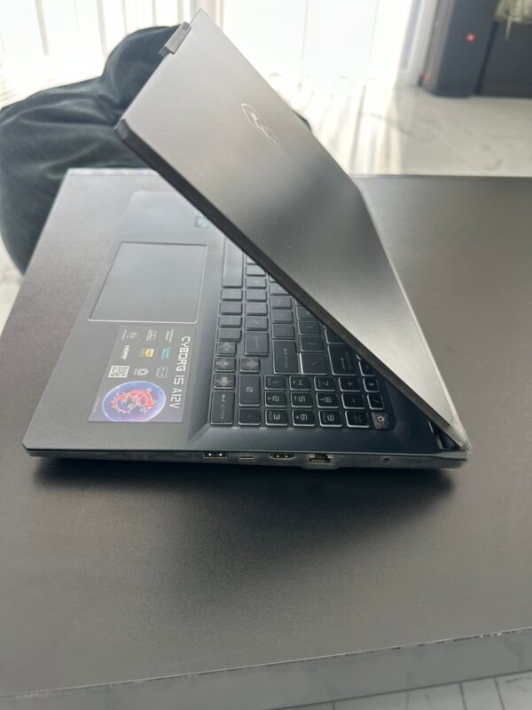 MSI Cyborg 15 A12VE i5-12450H 16GB DDR5 512GB SSD RTX4050