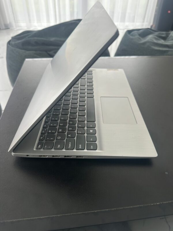 Lenovo IdeaPad 3 15IIL05 i5 8GB 256GB SSD