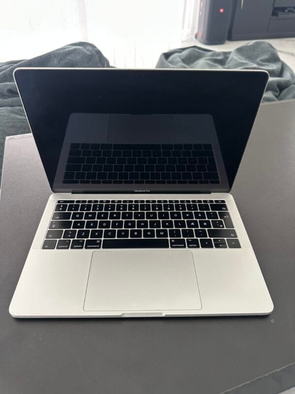 MacBook Pro A1708 i5 8GB 128GB Silver Retina