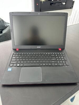 Acer Aspire E5-576G i3 / 8GB RAM / 256GB SSD / MX130
