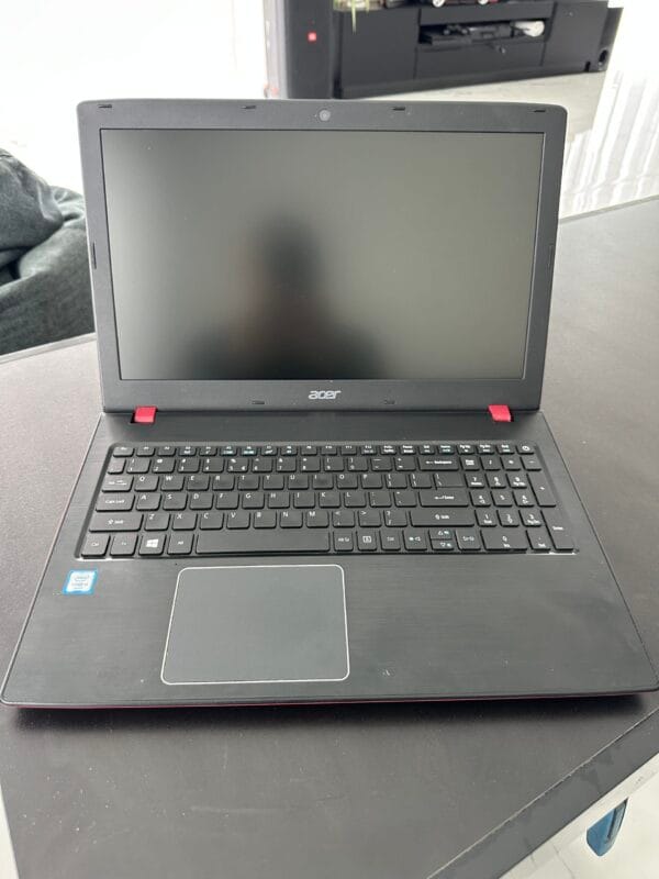 IMG_3277 Acer Aspire E5-576G i3 / 8GB RAM / 256GB SSD / MX130