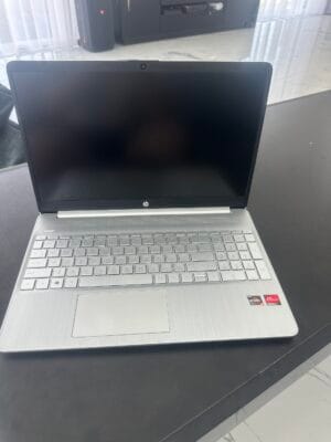 HP 15s-eq1106nw Ryzen 3 / 8GB RAM / 256GB SSD