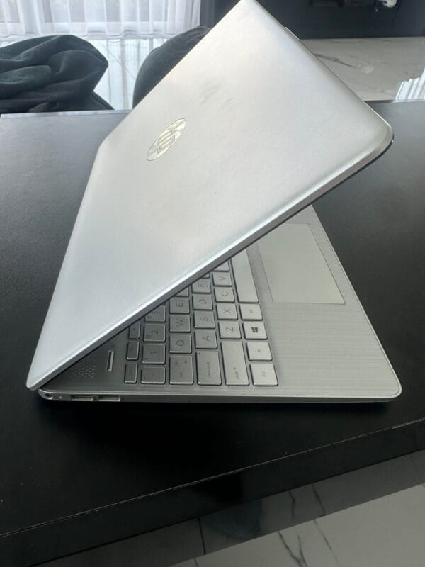 IMG_3369 HP 15s-eq1106nw Ryzen 3 / 8GB RAM / 256GB SSD