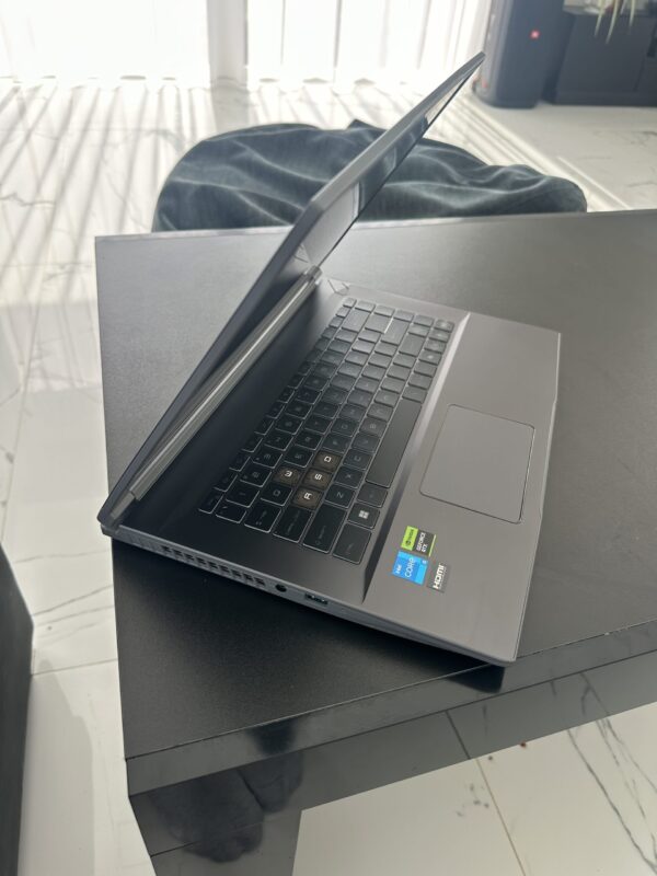MSI Thin 15 B12UC-2013NL i5-12450H / 16GB RAM / 512GB SSD / RTX 3050 144Hz