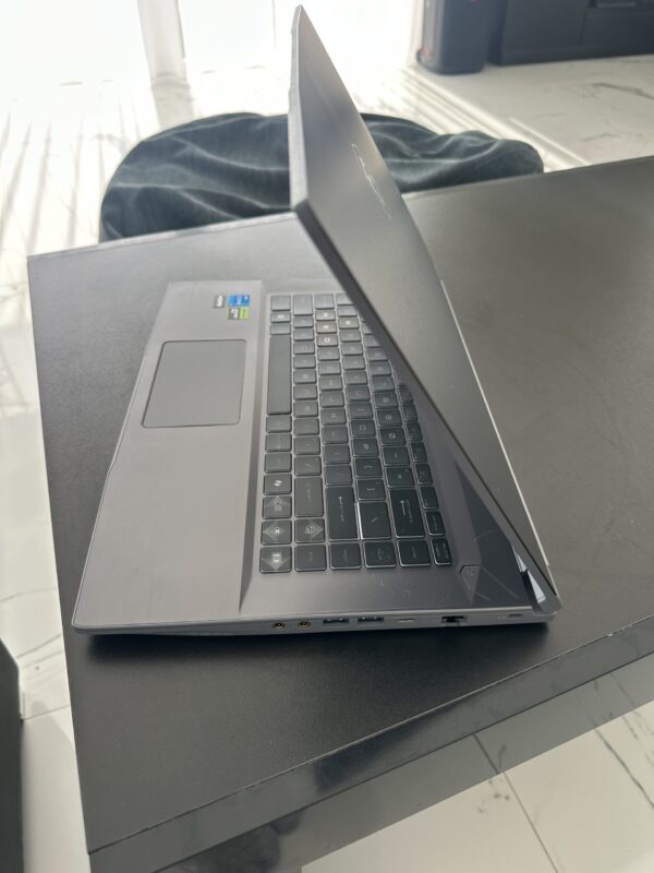 MSI Thin 15 B12UC-2013NL i5-12450H / 16GB RAM / 512GB SSD / RTX 3050 144Hz