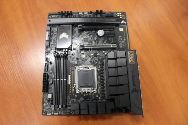 original SALE OUT. | Asus TUF GAMING B650-PLUS WIFI | Processor family AMD | Processor socket AM5 | DDR5 DIMM | Memory slots 4 | Supported hard disk drive interfaces SATA, M.2 | Number of SATA connectors 4 | Chipset AMD B650 | ATX | WITHOUT ORIGINAL PACKAGING AND ACCESSORIES, ONLY BACK PANEL INCLUDED